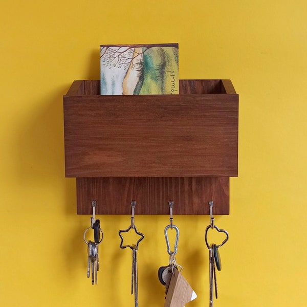 Entryway organizer for mail and keys