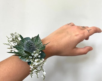 Set of  2/ 3 /4 //  Wristband Corsage for Bride Bridesmaid Gift //Thistle Baby's Breath Gypsophila // Nikkah Bracalet // Wedding Flowers