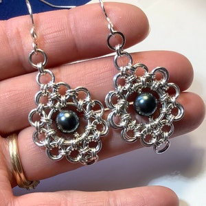Silver Chainmaille Flower Earrings with Swarovski Tahitian Pearl image 2