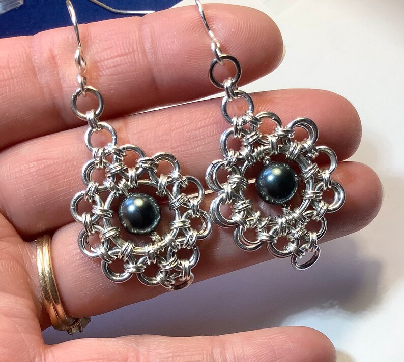 Silver Chainmaille Flower Earrings with Swarovski Tahitian Pearl image 2