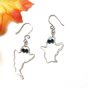 Mismatched Ghost Earrings * Halloween Earrings