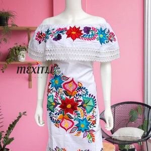 Lace Trim Off the shoulder Mexican Dress,Mexican Embroidered Dress, Mexican Peasant Dress, Vestido Campesina Bordado, Fiesta Dress
