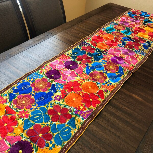 Embroidered Mexican Table Runner, Floral Embroidery Table Runner, Corredor de Mesa, Chiapas Table Runner, Camino de Mesa Chiapas