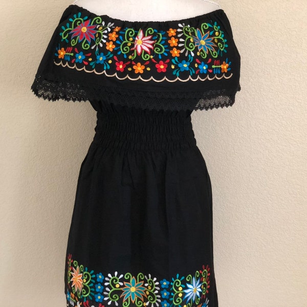 LARGE Lace Trim Off the shoulder Embroidered Mexican Dress, Vestido Campesina Bordado, Vestido Mexicano,Fiesta Dress, Mexican Peasant Dress