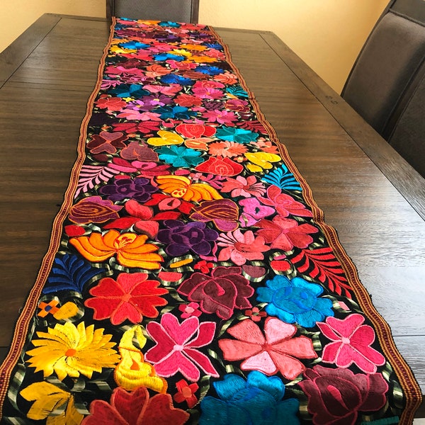 Embroidered Mexican Table Runner, Floral Embroidery Table Runner, Corredor de Mesa, Chiapas Table Runner, Camino de Mesa Chiapas