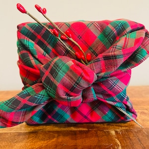 Reusable Christmas holiday fabric furoshiki wrap cloth | fabric gift wrapping | Eco-friendly | Sustainable wrapping |
