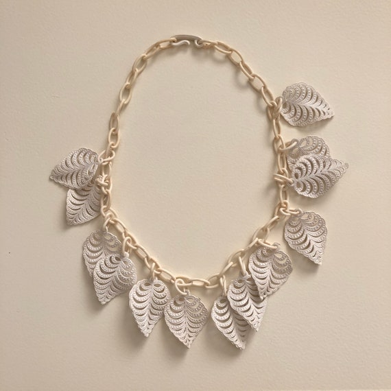 Vintage 1940s celluloid leaves necklace, 1950s 19