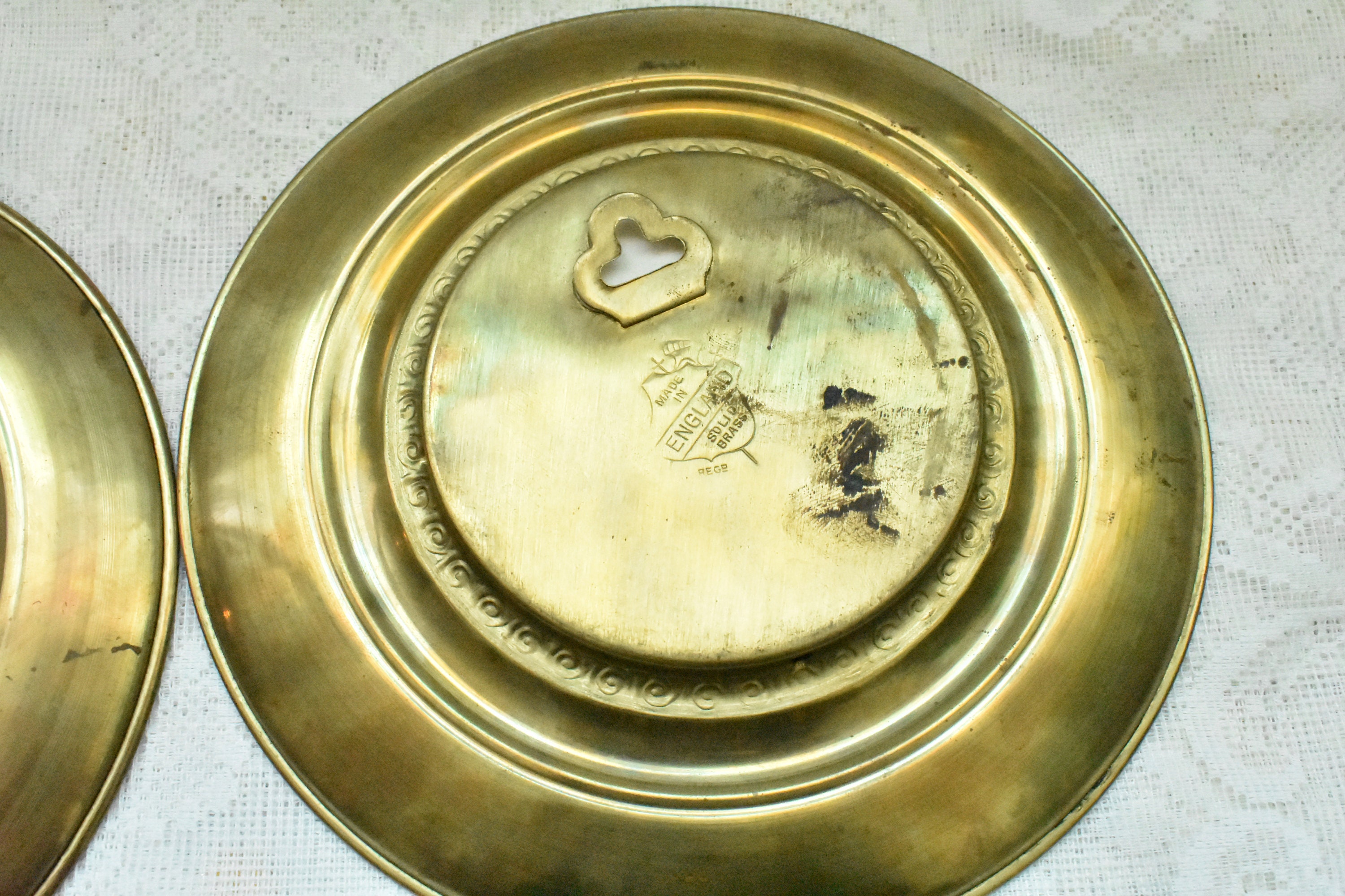 Solid Brass Plates Set of 3 Made In England Wall Hangings Etsy