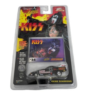 1997 Johnny Lightning KISS Gene Simmons Lustiges Auto mit Karte # 34 Die Cast 1/64 NOS