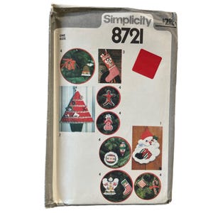 Modèle à accrocher au mur avec porte-cartes de Noël Simplicity 8721