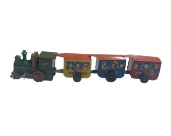 Russ Berrie Vintage Tin Wind-Up Toy Train Western Comic Themed Boxcars
