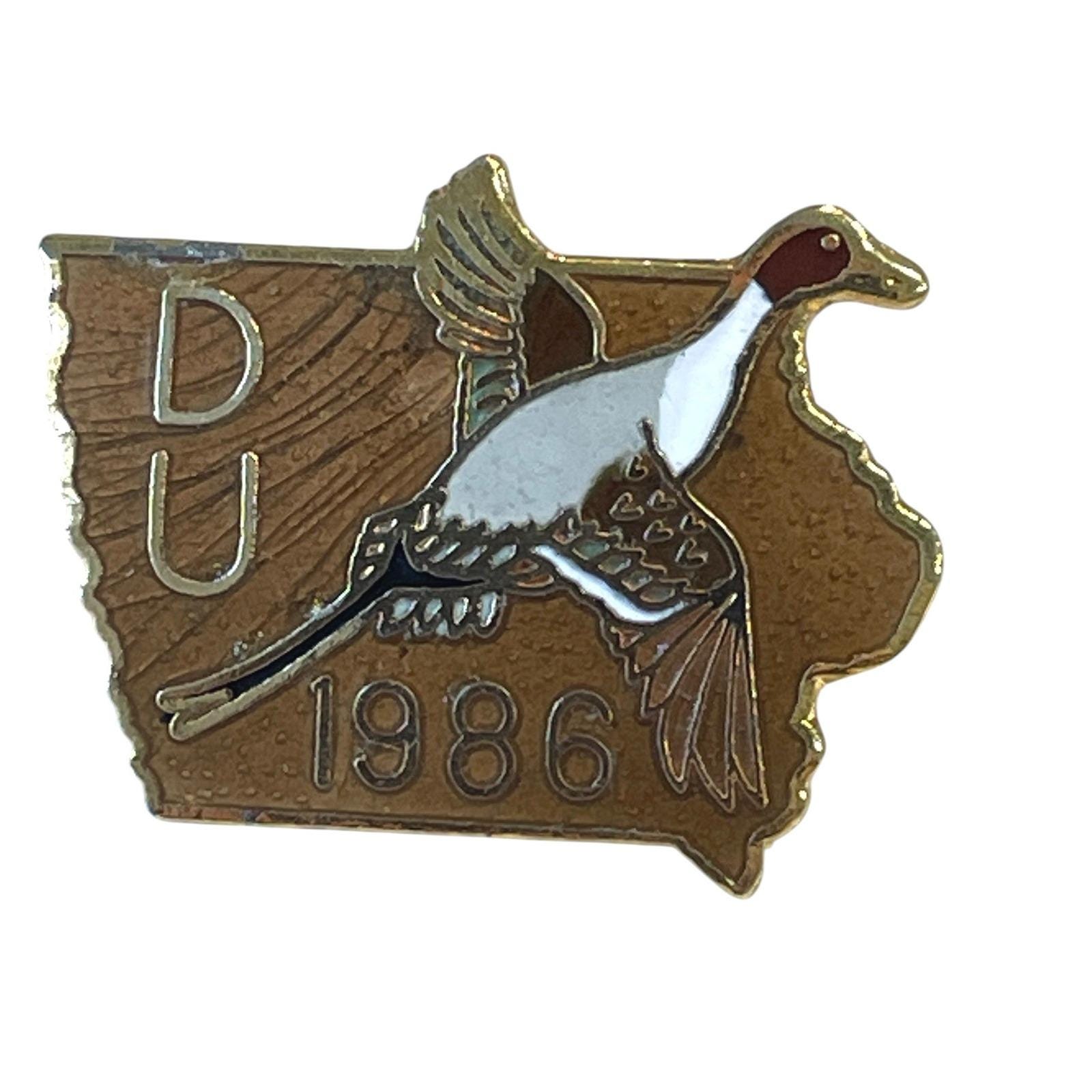 Hat or Lapel Pin Duck in Flight – Trachten-Quelle Hat or Lapel Pin Duck in Flight – Trachten-Quelle