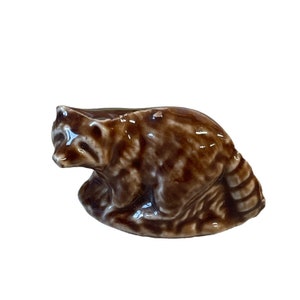 Wade Whimsies Red Rose Tea Racoon Figurine Glazed Porcelain England Striker