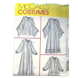Puede incluir: Un patrón de costura McCall's Costumes con cuatro diseños de disfraces. Los diseños incluyen vestidos de manga larga con detalles de lazo en el escote y los puños. La portada del patrón es amarilla y blanca.