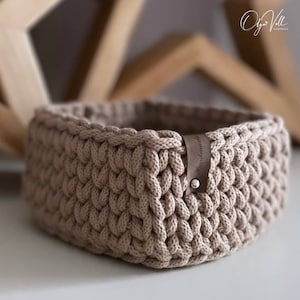 DIY crochet instructions for a square basket, storage basket, do it yourself handmade