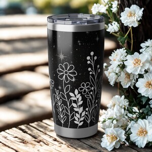 Taza de viaje con flores silvestres y estrellas / Vaso floral celestial de acero inoxidable de 20 oz con tapa
