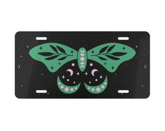 Placa de carro com estampa de mariposa e "Vibrações de Bruxa".