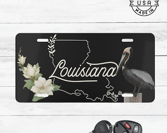 Placa de matrícula con la flor y el ave estatales de Luisiana / Matrícula con magnolia y pelícano pardo oriental