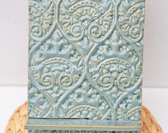 Tablet/Book  Stand: Anaglypto Lg  in Aqua