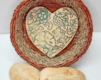 Round Bread Basket: Dahlia Heart in Copper Green