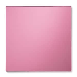 Puede incluir: Un espejo de forma cuadrada con una superficie lisa y reflectante en un tono rosa vibrante y sólido. El objeto presenta bordes rectos y limpios, con un acabado pulido y uniforme que crea una apariencia de color constante en todo el plano.
