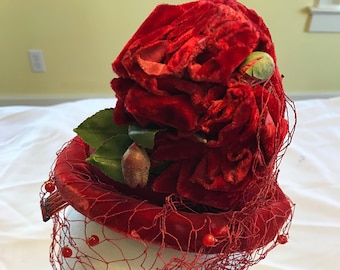 Red Velvet Bes-Ben Hat with Roses