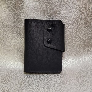 Cartera plegable con botones, color negro