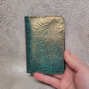 Cartera plegable, marrón, turquesa/verde azulado floral