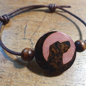 Bracciale in legno Dog Memoribilia. Braccialetto personalizzato Pet Lover Pyrography. Labrador, gioielli Retriever. Gioielli di salvataggio degli animali. Cane e Luna
