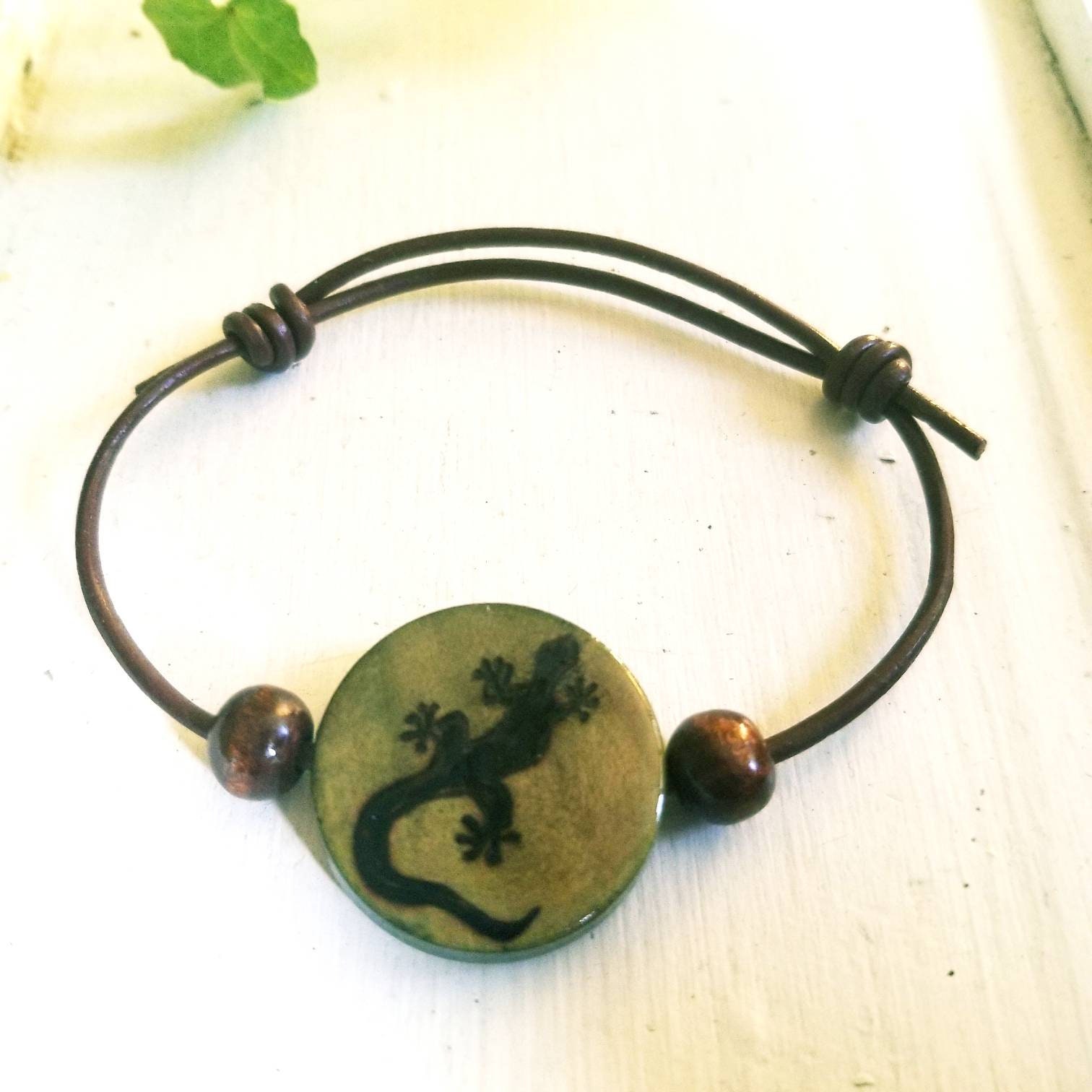 Lizard Bracelet, Gecko Wood Bracelet, Lizard Enthusiast Jewelry. Reptile Jewelry. gifts for lizard lovers, art with lizards.