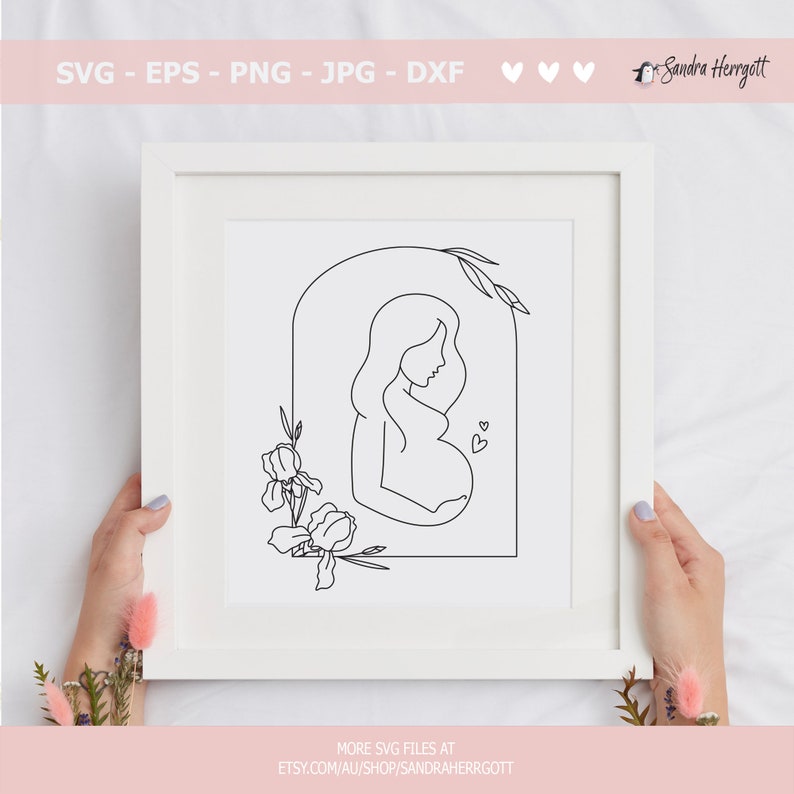 Pu&ograve; includere: Illustrazione di linea di una donna incinta di profilo, in piedi in un arco con fiori e foglie. La donna si tiene la pancia e ci sono due piccoli cuori sopra la sua mano.