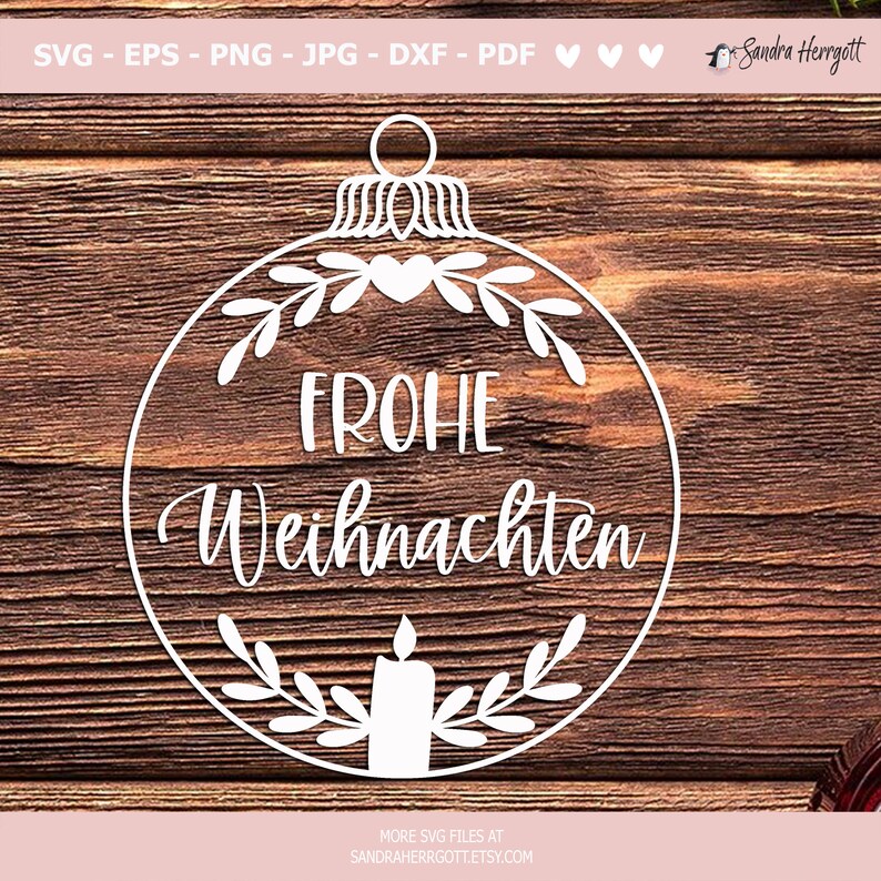 Op de afbeelding: Wit kerstornamentontwerp met de woorden "FROHE Weihnachten" en decoratieve elementen. Het ornament is een uitgesneden ontwerp met een hart, bladeren en een kaars. De afbeelding bevat ook de tekst "SVG - EPS - PNG - JPG - DXF - PDF".