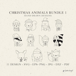 Op de afbeelding: Een verzameling handgetekende kerstdierontwerpen, waaronder een uil, eekhoorn en vos, elk met een wintermuts en een cadeau. De tekst "CHRISTMAS ANIMALS BUNDLE 1" en "HAND DRAWN DESIGNS" zijn zichtbaar.