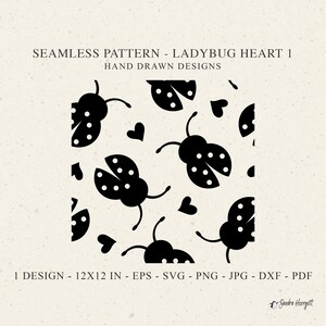 Pode incluir: Padrão sem costura com joaninhas pretas com bolinhas brancas e pequenos corações pretos sobre fundo creme. O texto diz "SEAMLESS PATTERN - LADYBUG HEART 1" e "HAND DRAWN DESIGNS". O design tem 30,48 cm x 30,48 cm.