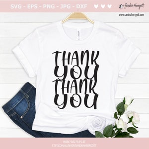 Puede incluir: Camiseta blanca con texto negro que dice "THANK YOU THANK YOU".