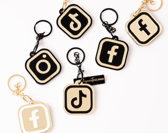 Personalised Smart Business Keyring, Instagram, Facebook, TikTok Profile Scannable Keychain, Social media Keyring, Digital Business Card