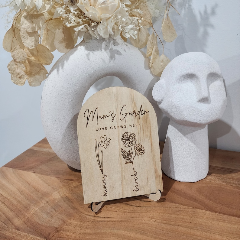 Personalized Birth Month Flower Plaque, Engraved Plywood Mum's Garden Decoration