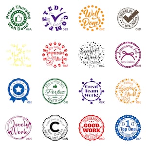 Puede incluir: Un conjunto de 12 sellos redondos para maestros de diferentes colores con varios mensajes, que incluyen "Bien hecho", "Trabajo impresionante", "Excelente trabajo", "Trabajo increíble", "Perfecto", "Gran trabajo en equipo", "Trabajo mágico", "Trabajo encantador", "Buen trabajo" y "Número uno".