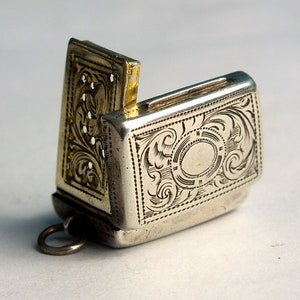 Fine Small Antique Solid Silver Vinaigrette - Birmingham 1861 - Edward Smith