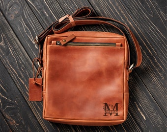 Leather messenger bag personalized with a monogram, men's leather satchel with shoulder strap, name shoulder bag with 3 zipper pockets
