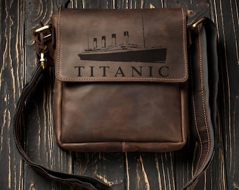 Bolso de piel Titanic, bolso de hombro artesanal para hombre, bolso bandolera de piel grabado, bolso mensajero de piel personalizado, regalo de cumpleaños para hombre