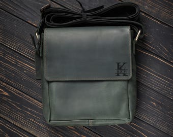 Bolso de piel para hombre, bandolera de piel grabada, bolso cruzado hecho a mano, bolso de hombro de piel personalizado, regalo para él por su tercer aniversario de boda.