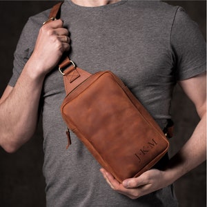 Sac à bandoulière en cuir personnalisé, sac à bandoulière avec bandoulière réglable, sac de poitrine pour homme, sac à bandoulière, sac cadeau personnalisé pour petit ami