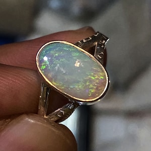 Lovely LIGHT GREEN FIRE OPAL 925 Sterling Silver Ring Taille 6 
