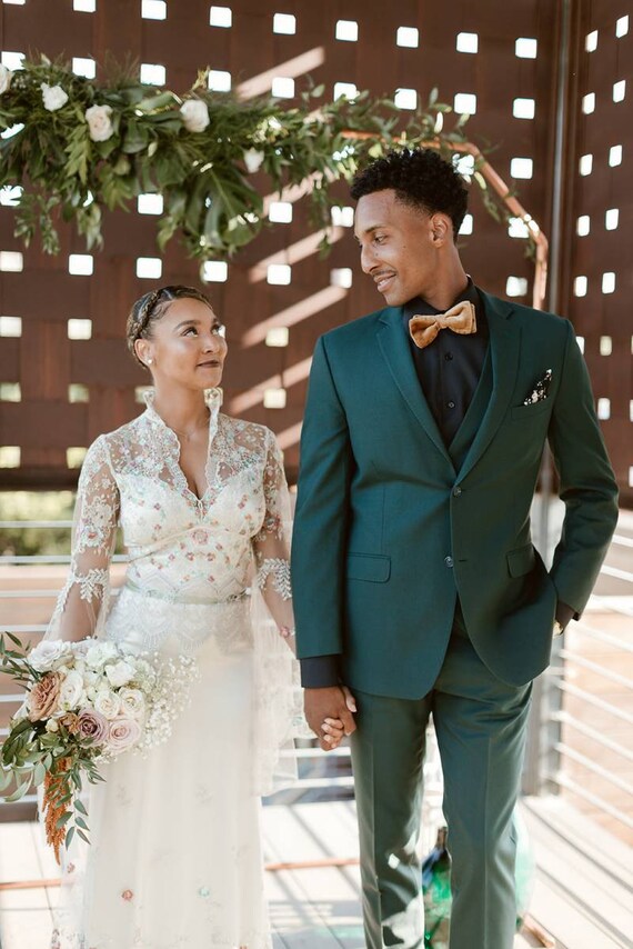 Trajes de novio verde 】+100 fotos, guía y consejos