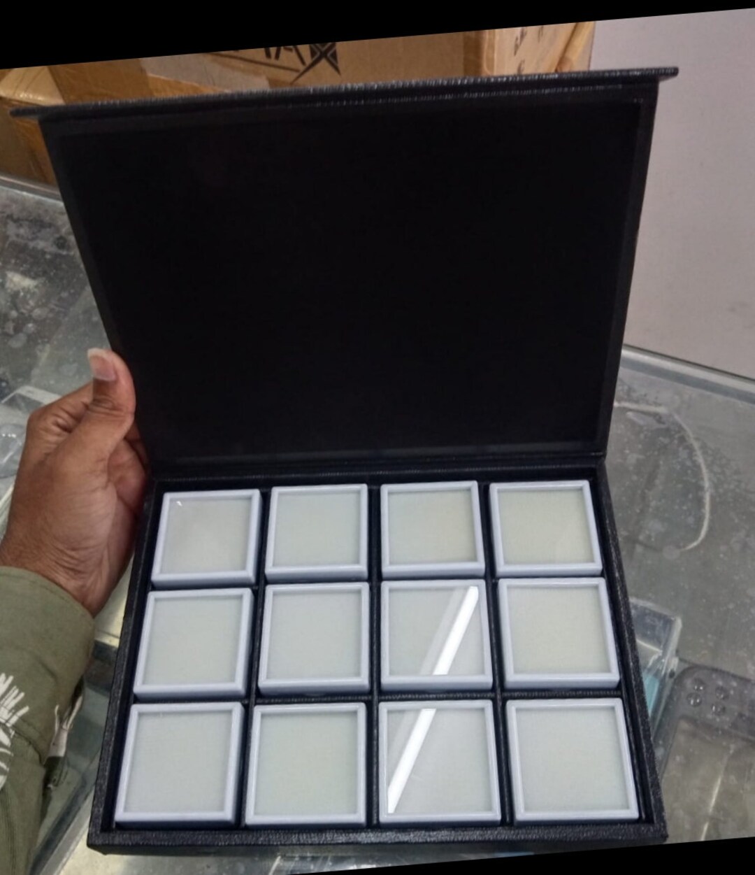 Gemstone and Diamond Color Grading and Sorting Tray | Esslinger