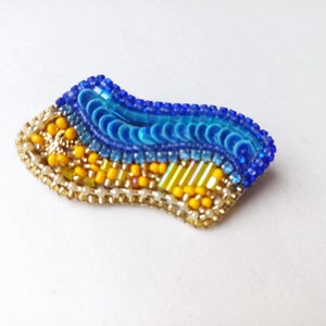 Ukraine Flag Brooch, Ukraine Flag Pin, Ukraine Brooch, Ukraine Pin, Yellow Blue Brooch, Patriotic Jewelry Handmade, Beaded brooch embroidery