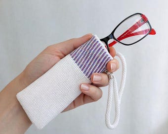 Handmade Beaded Eyeglass Case – Elegant Unisex Accessory