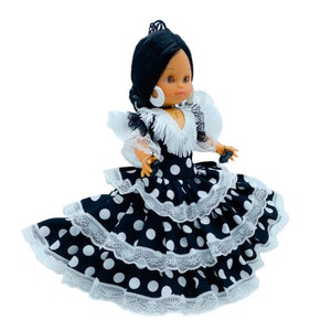 Muñeca de colección de 35 cm vestido regional edición limitada típico andaluza flamenca negro fabricada en España por Folk Artesanía Muñecas imagen 3