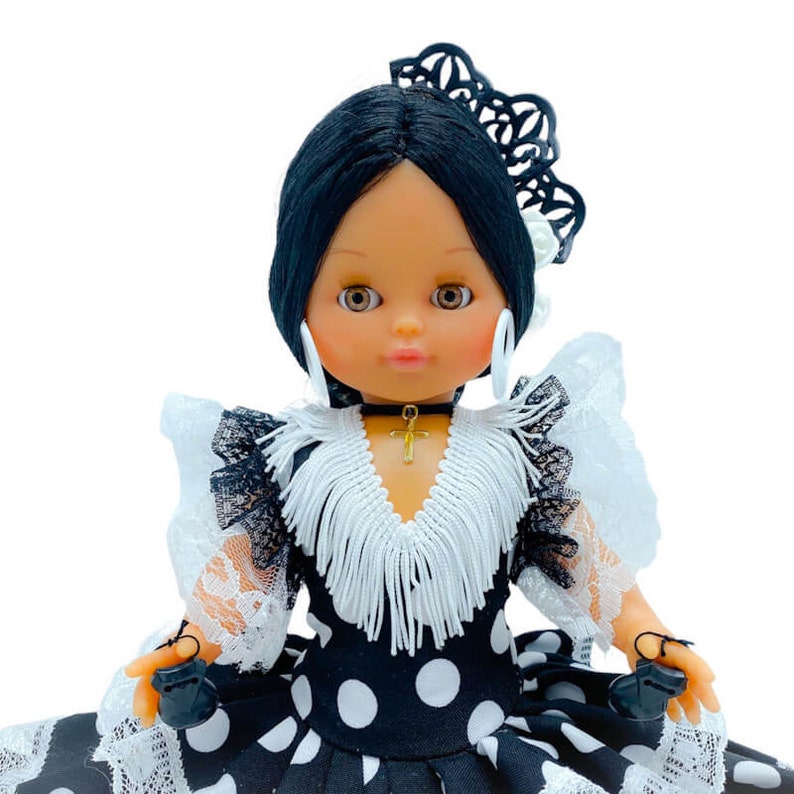 Muñeca de colección de 35 cm vestido regional edición limitada típico andaluza flamenca negro fabricada en España por Folk Artesanía Muñecas imagen 2